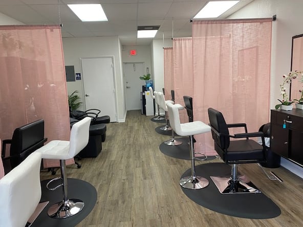 Salon Booth Rental $125 weekly/First Week Free.. City of Margate 954-585-8856