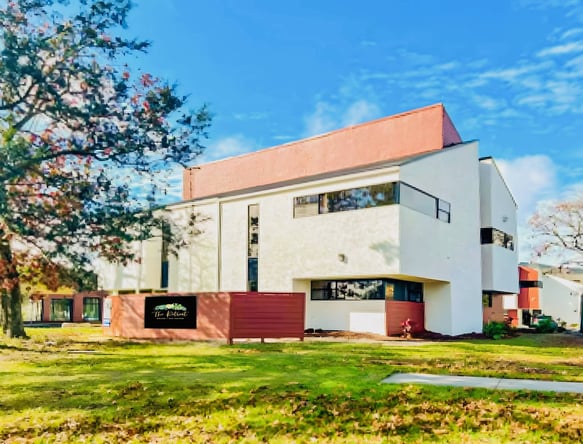 The Retreat Salon + Spa Suites Tinseltown Location