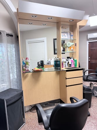Hair Stations for Rent – Retreat Day Spa, Homestead FL