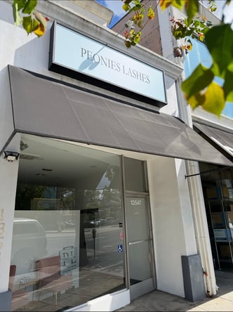 Lash/Brow Booth in Sherman Oaks on Ventura Blvd – Utilities Included