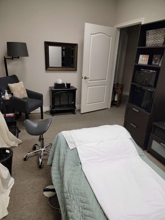 150 sf Treatment room for rent!