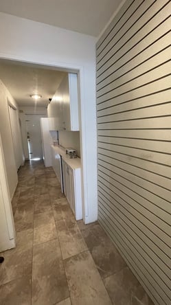 Modern , clean, beautiful nail salon is ready for a good team to work amazing.1,500 sqft salon