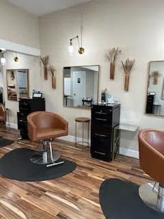 Upscale Burbank Salon Seeking Stylists!