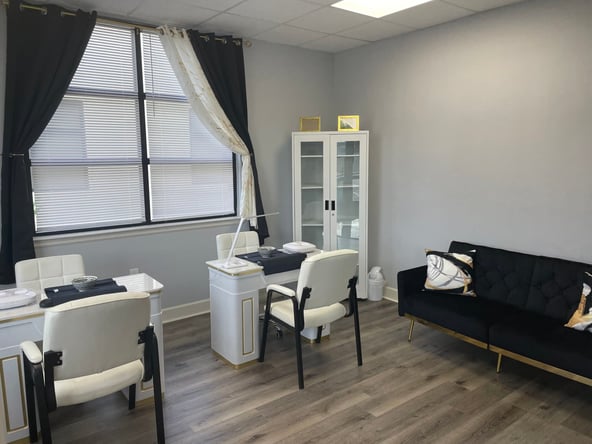 Now Renting: Salon Booths for Licensed Beauty Pros – 8 Spots Available