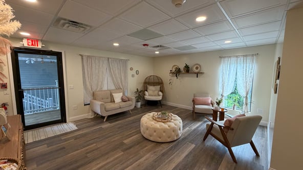 Beauty Suites For Rent East Greenwich, R.I (1st month FREE)