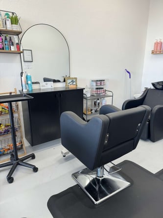 Heavenly Salon Suite station available!!