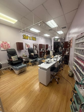 salon chair and Nail table for rent – tarzana /clean &Modern salon