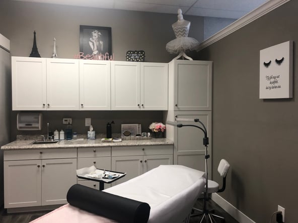 Beautiful Salon Suites Available For Rent-1ST MONTH FREE RENT!