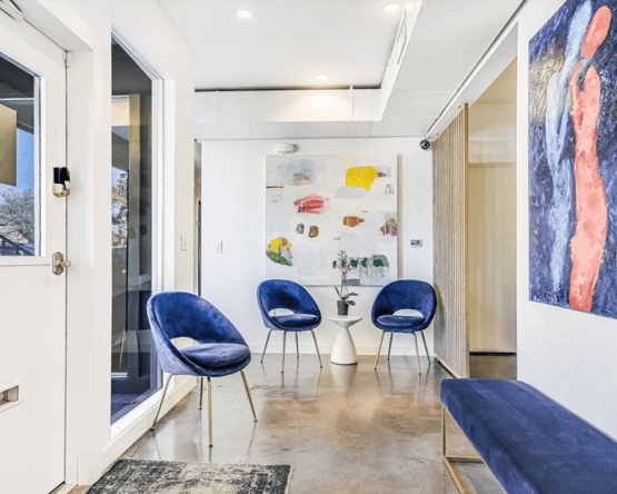 Luxury Salon Suite Available – Shine on 41st