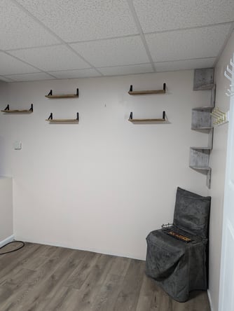 Beauty Salon Room and booth for rent