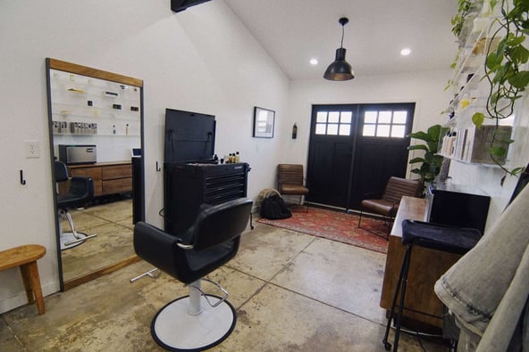 “Your Dream Hair Studio: Rent Today!”