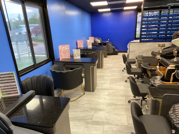 Nail Stations/Lashes/Permanent Makeup/Medical Spa Room for Rent