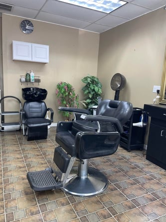Salon Chair for Rent at Golden Cuts Color – San Rafael, CA