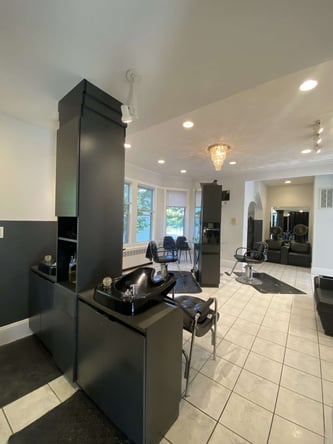 One of Newton’s prominent and long-standing salon’s has a chair available for rent