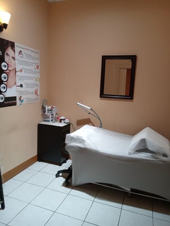 Private Suites in 4.9★ Luxury Nail Salon – Built-In Clientele Pipeline | Sugar Land Prime Location