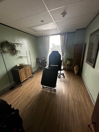 Private Suite Located inside of a Beautiful Med Spa Located in Uptown/Galleria Area Houston 77057