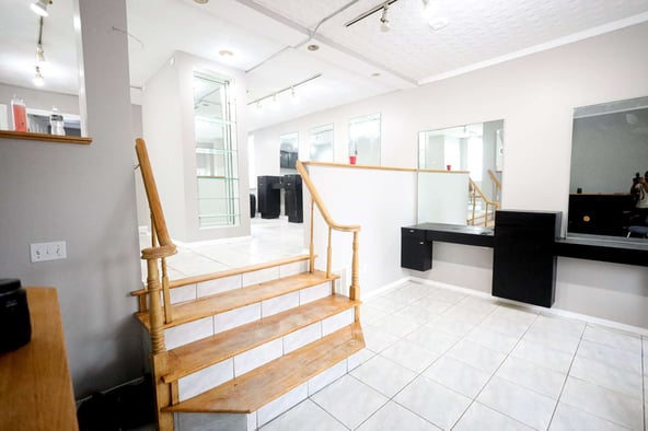 Barber/Salon Chair Rental in Federal Hill, Providence