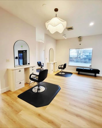 Newly Renovated 6-Chair Salon – Single Operator Lease