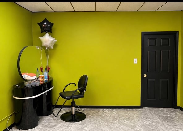 Boutique Salon Booth Rental – Rogers Park, Chicago