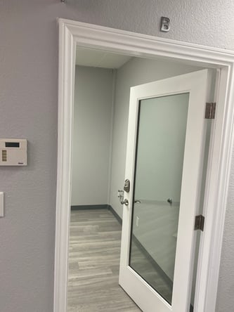 salon suites available for rent