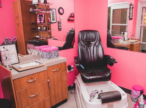 Sola Salon Studios in North Little Rock, AR – Salon Suite for Rent