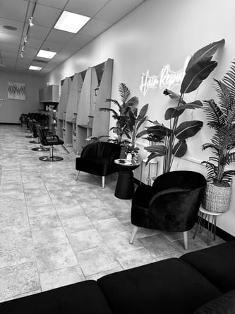 $150/week Stylists/Lashes/Barbers Brooklyn Park , MN
