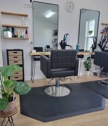Part Time Booth rental . The days are Wednesday Thursday and Saturday. A new salon suite in deland.