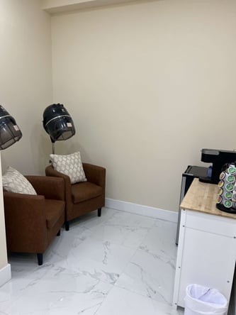 Modern salon In college point!
