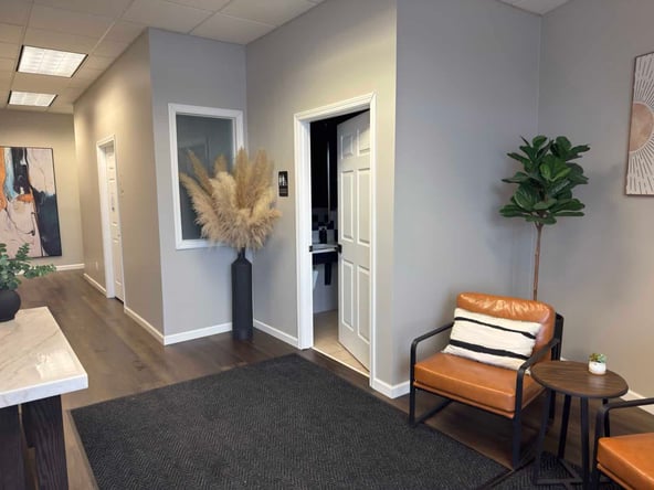 Upscale Salon Suites available !