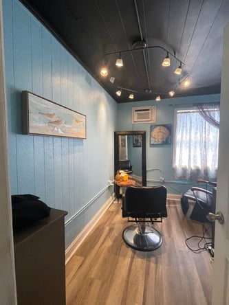 Charming Salon Suite in Island Spa