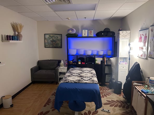 Furnished Massage and Bodywork Suite Available in Lakeview-5 Days/Wk (Sun-Thu)