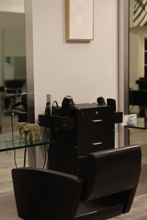 SALON BOOTH AVAILABLE FOR RENT