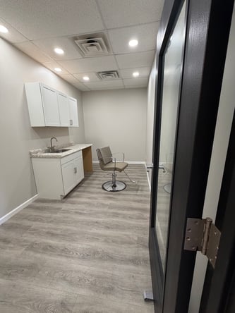 Beautiful spacious Booth available for rent near Lewis center and Worthington.