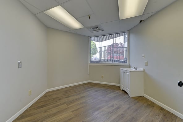 Provo Salon Suites & Booths — Private, All-Inclusive, Prime Location