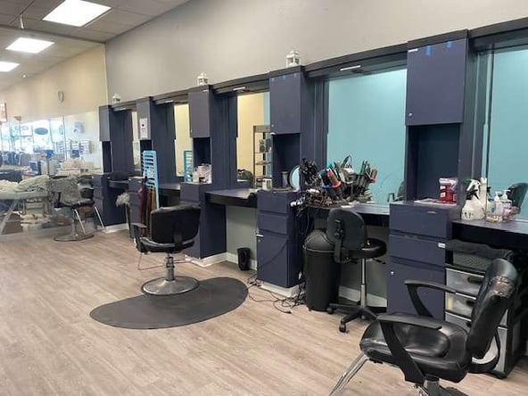 “Prime Hair Stylist Space Near SoFi Stadium – Rent Today!”