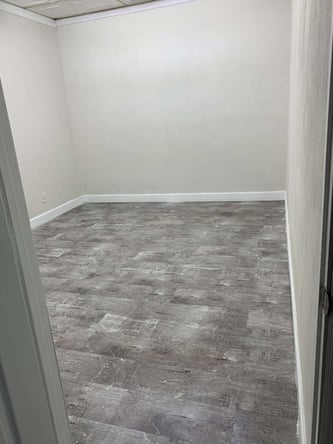 Large salon suite