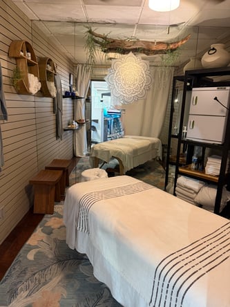PRIVATE ROOM or SEMI PRIVATE HAIRSTATION: Hairstylist, Aestheticians, Lash technician, Massage Tech
