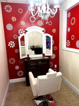 Enjoy your own personalized workspace for all things beauty at Gaudy Glamour Sylist Photo Studio