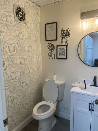 Salon station for rent. Downtown Downey area. Very cute salon with many amenities included