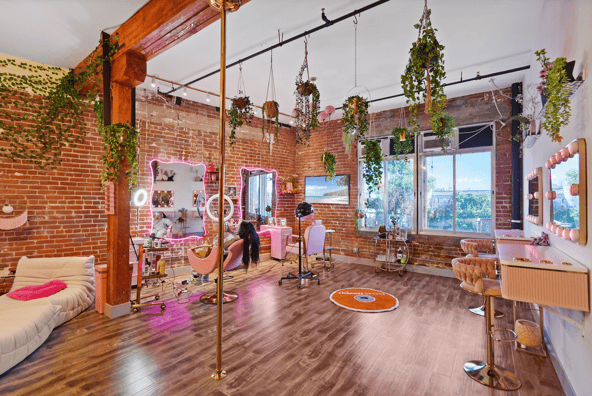 Super Cute n Cheap Arts District Hair Salon / Booth Rental / Hairstylists, MUA,Lash Techs,Nail Techs