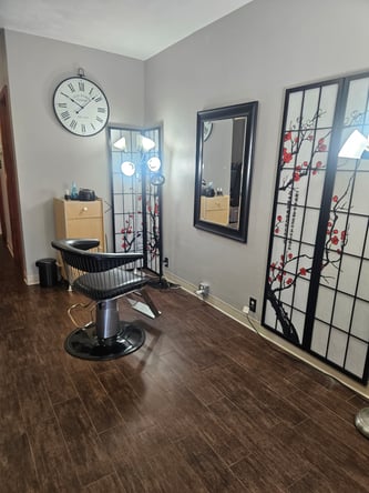 Private Station in Semi-Private Salon – Loves Park, IL