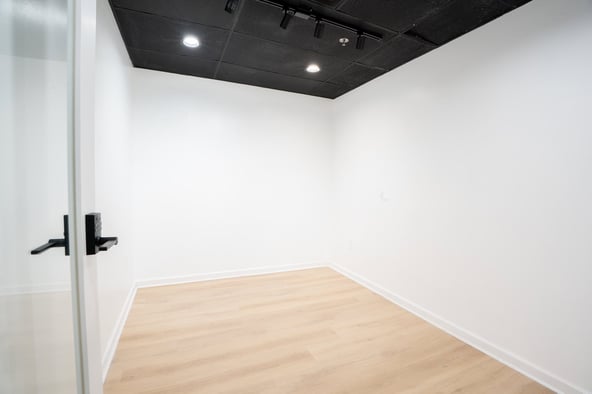 Luxura Salon Suites – Upscale Private Suites for Beauty Pros