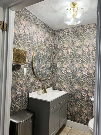 Beautifully renovated in 2023 with wood tone floors and gold light fixtures✨