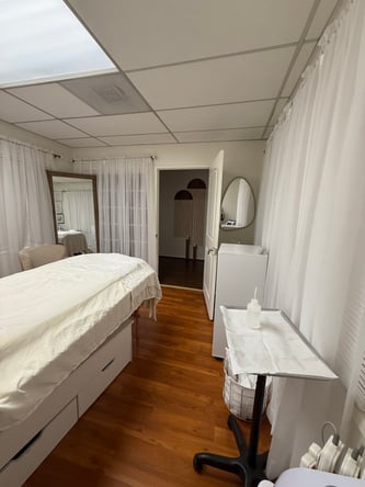 $1,400 Private room for rent (woodland hills)