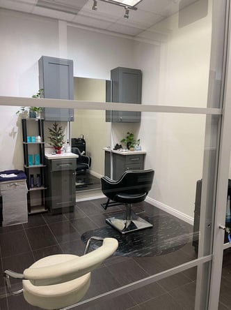 Private salon studio for rent