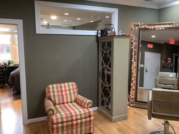Middle Chair for Rent in Midtown Raleigh Salon