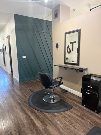 Salon Stations for Rent on Miracle Mile in Stockton
