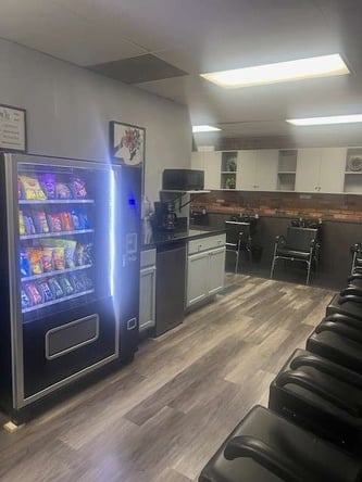Beautiful Salon Suites Available – Southfield