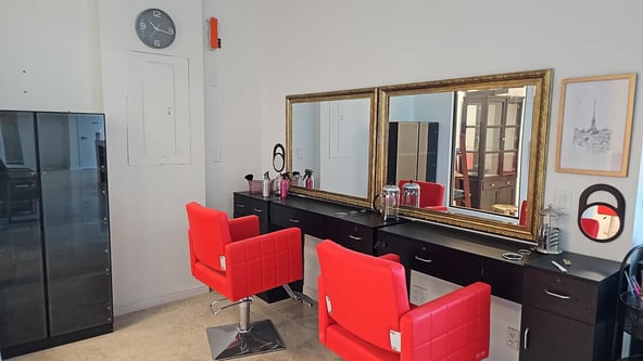 booth for rent/ entire room for rent