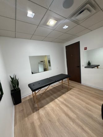 Luxury Salon Suite **LakeView/Lincoln Park**